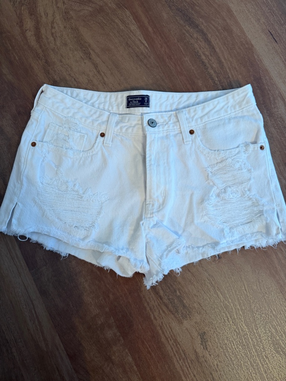 Abercrombie & Fitch White Ripped Denim Cutoff Shorts - Size 28/6